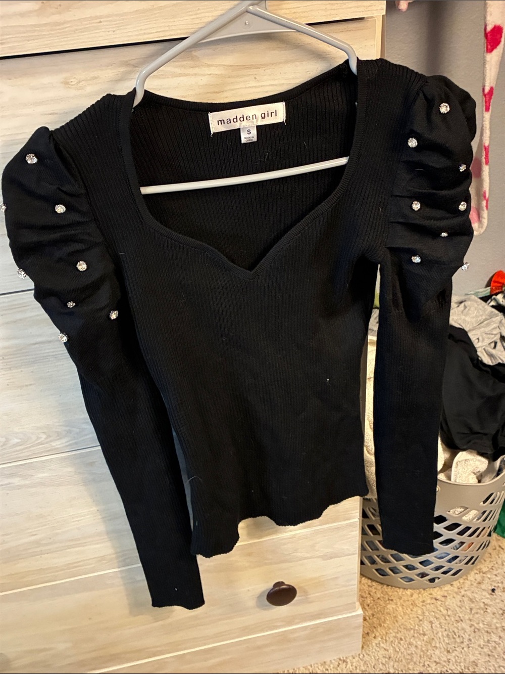 Madden Girl Black Ribbed Long-Sleeve Top with Puff Sleeves and Studs